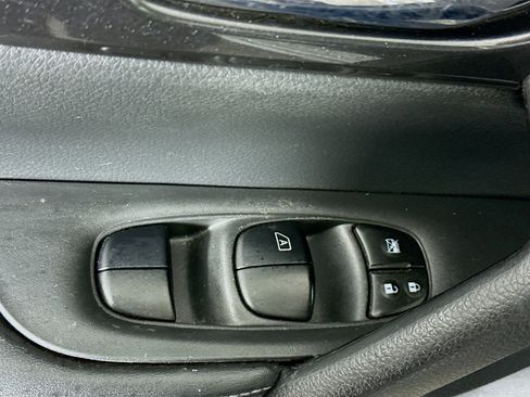 Used 2018 Nissan Rogue S image 23