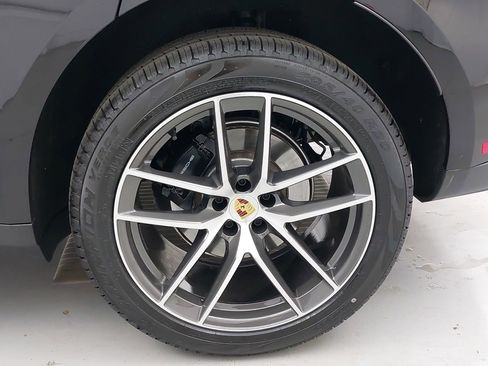 Certified 2026 Porsche Macan AWD/4WD image 35