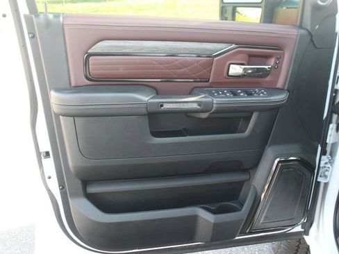 Used 2025 RAM 2500 Limited AWD/4WD image 14