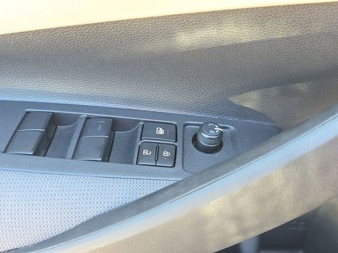 Used 2025 Toyota Corolla LE image 19