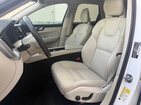 Used 2018 Volvo XC60 T5 Momentum w/ Convenience Package AWD/4WD image 14