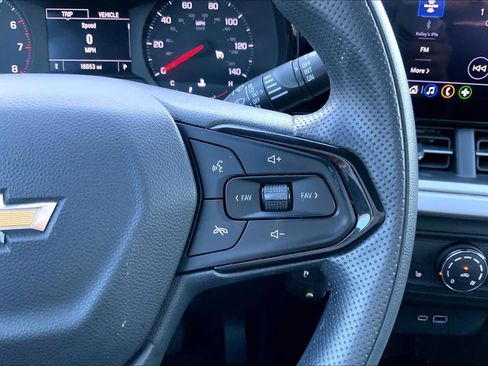 Used 2024 Chevrolet Trax LS w/ LS Convenience Package FWD image 24