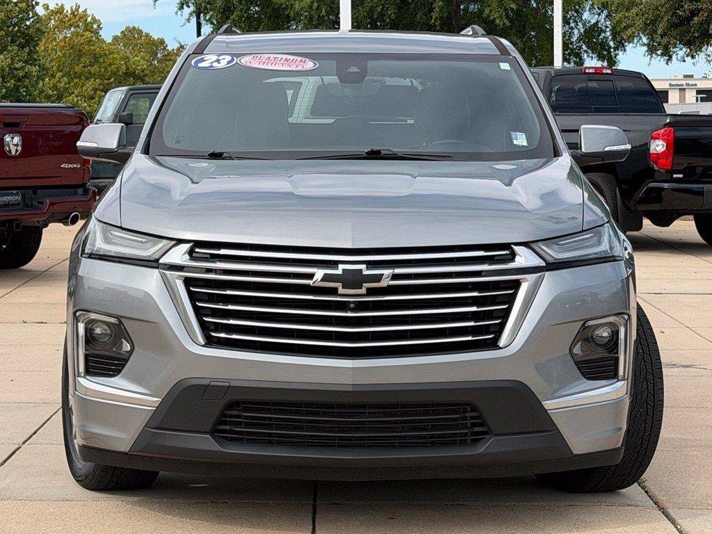 Used 2023 Chevrolet Traverse Premier FWD image 2