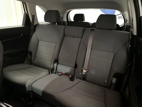 Used 2020 Kia Sorento LX image 27