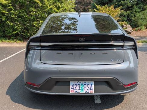 Certified 2025 Toyota Prius Plug-In Hybrid FWD image 20