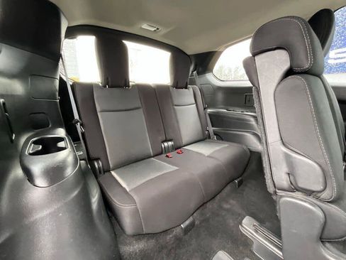 Used 2017 Nissan Pathfinder SV w/ SV Tech Package image 16