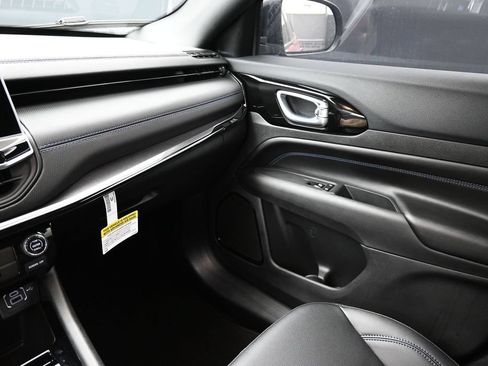 New 2026 Jeep Compass Latitude AWD/4WD image 15
