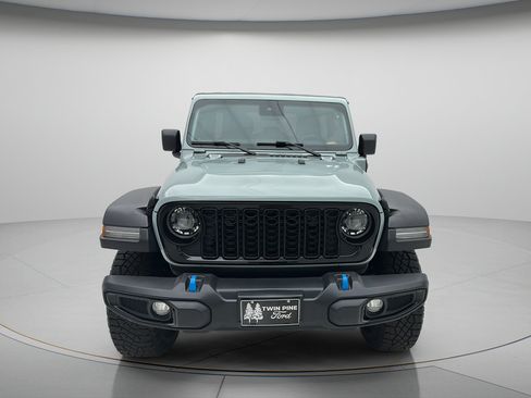Used 2024 Jeep Wrangler Unlimited AWD/4WD image 2