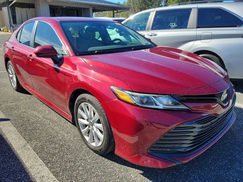 Used 2020 Toyota Camry LE image 2