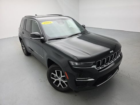 Used 2025 Jeep Grand Cherokee Limited image 2