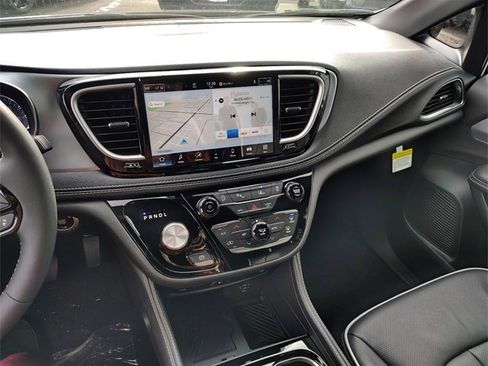 New 2026 Chrysler Pacifica Limited w/ Uconnect Theater Family Group image 21