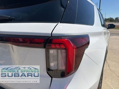 Used 2025 Ford Explorer ST-Line w/ ST-Line Street Pack AWD/4WD image 16