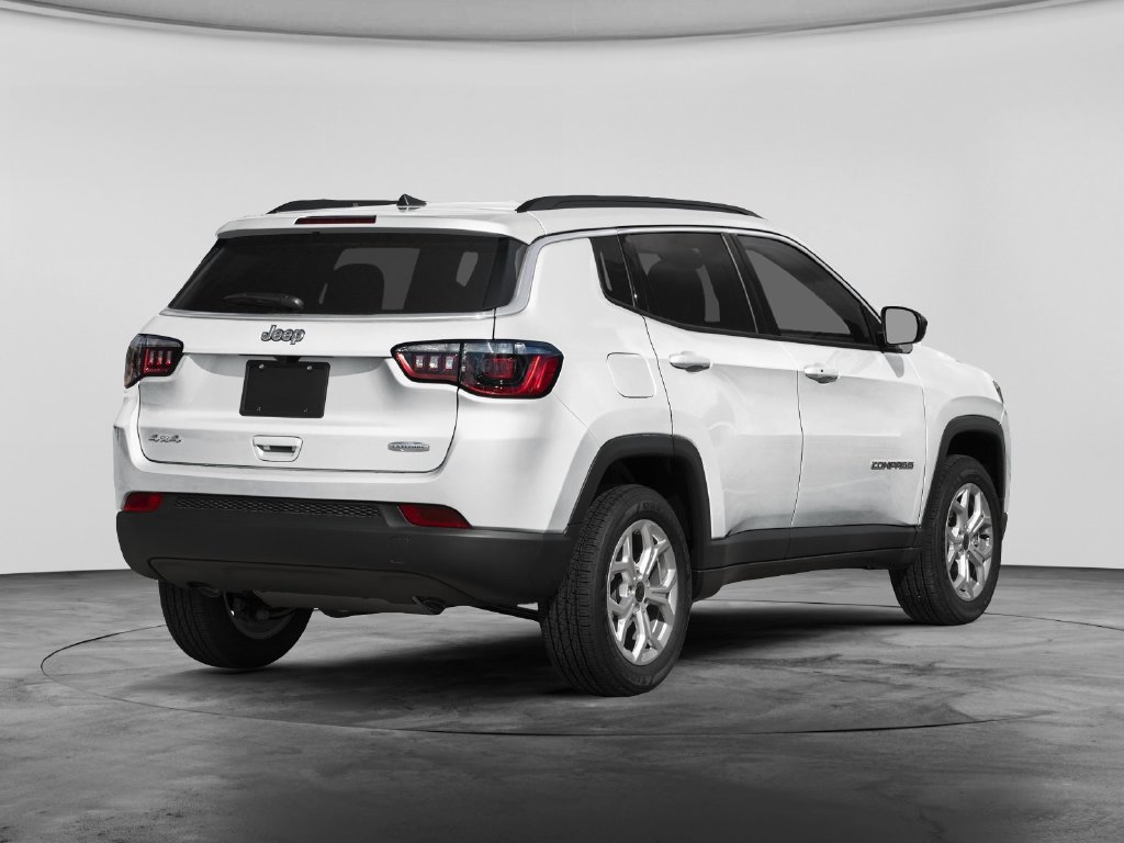 Used 2025 Jeep Compass Limited AWD/4WD image 3