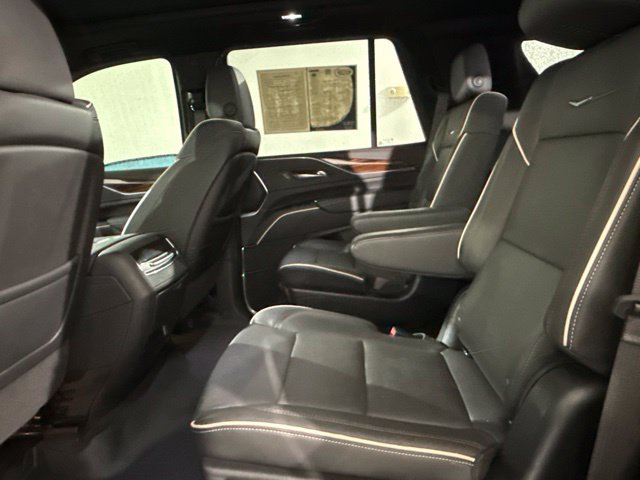 Used 2024 Cadillac Escalade Premium Luxury AWD/4WD image 15