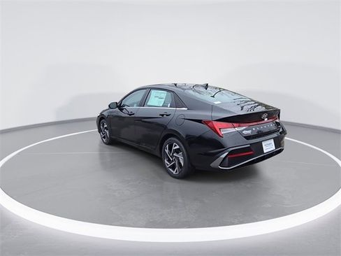 New 2025 Hyundai Elantra Limited image 7