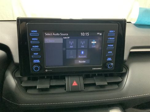 Used 2021 Toyota RAV4 LE AWD/4WD image 19