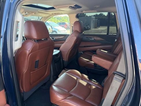Used 2020 Cadillac Escalade Premium Luxury AWD/4WD image 13