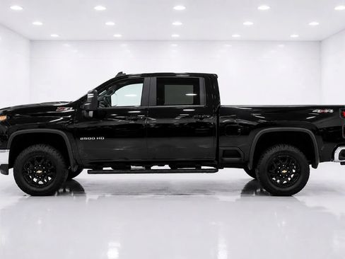 Used 2021 Chevrolet Silverado 2500 LT w/ Convenience Package AWD/4WD image 2