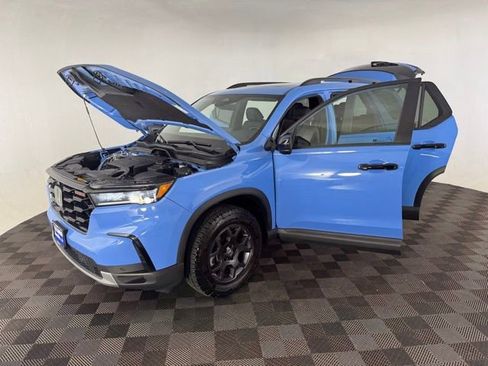 Certified 2025 Honda Pilot TrailSport image 12