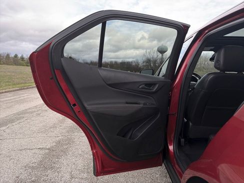 Used 2022 Chevrolet Equinox RS w/ RS Leather Package image 24