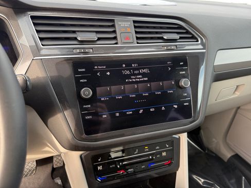 Certified 2022 Volkswagen Tiguan SE image 12