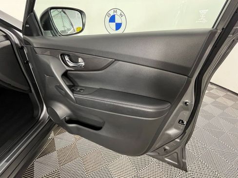 Used 2020 Nissan Rogue SV image 24