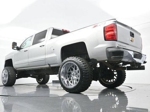 Used 2018 Chevrolet Silverado 2500 LT w/ LT Convenience Package AWD/4WD image 46