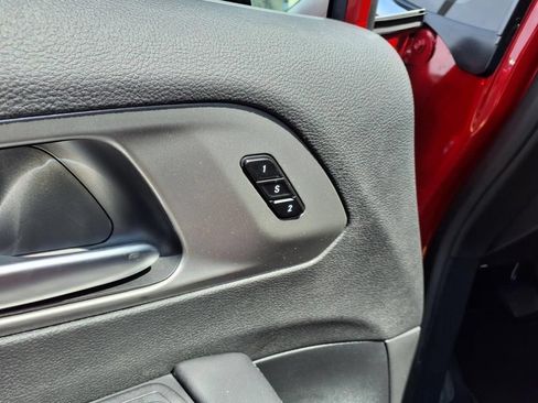 Used 2026 Chrysler Pacifica Select FWD image 12