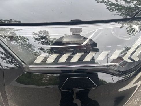 Used 2023 Audi SQ7 Premium Plus w/ Executive Package AWD/4WD image 2