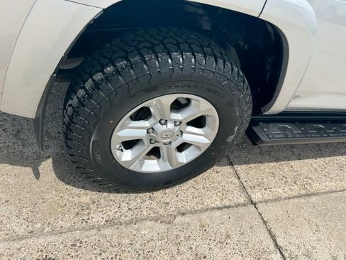 Used 2019 Toyota 4Runner SR5 Premium AWD/4WD image 25