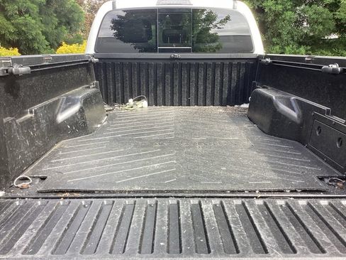 Used 2022 Toyota Tacoma SR5 AWD/4WD image 21