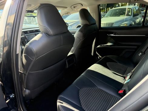 Used 2019 Toyota Camry SE FWD image 15