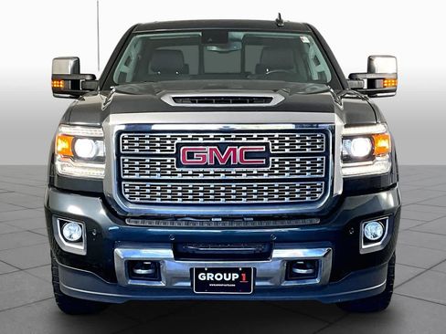 Used 2018 GMC Sierra 2500 Denali w/ Duramax Plus Package AWD/4WD image 4