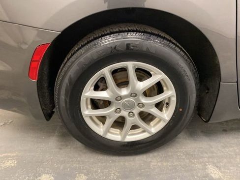 Used 2020 Chrysler Pacifica Touring-L image 33