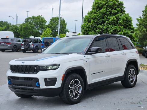 Used 2022 Jeep Grand Cherokee Trailhawk w/ Advanced Protech Group II AWD/4WD image 3