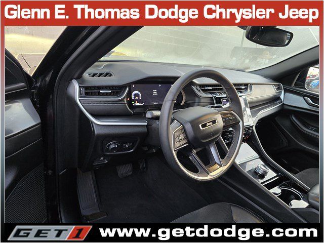 Used 2023 Jeep Grand Cherokee Altitude AWD/4WD image 13