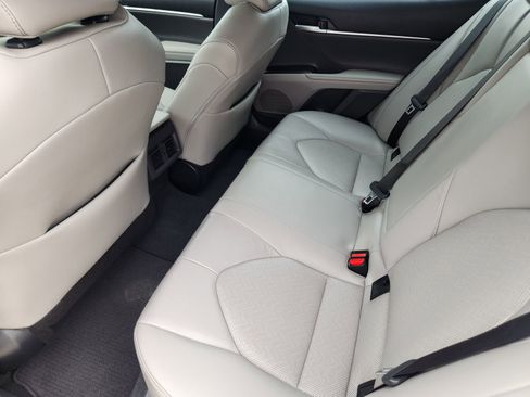 Used 2024 Toyota Camry XLE FWD image 33