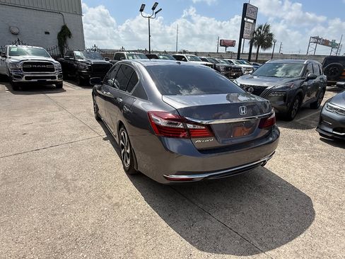 Used 2017 Honda Accord EX-L image 6