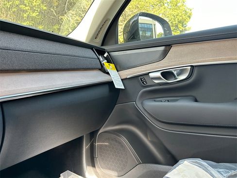 New 2026 Volvo XC90 B6 Plus w/ Protection Package Premier image 19