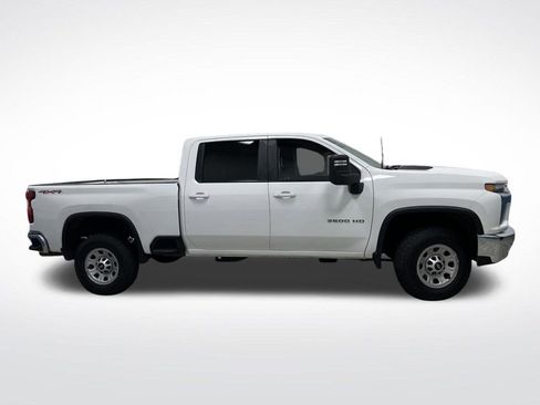 Used 2022 Chevrolet Silverado 3500 LT image 2