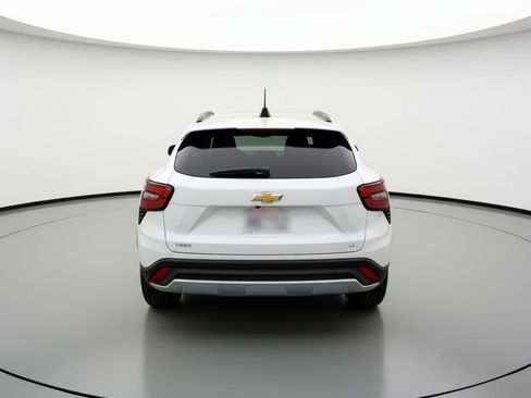 Used 2025 Chevrolet Trax LT image 7