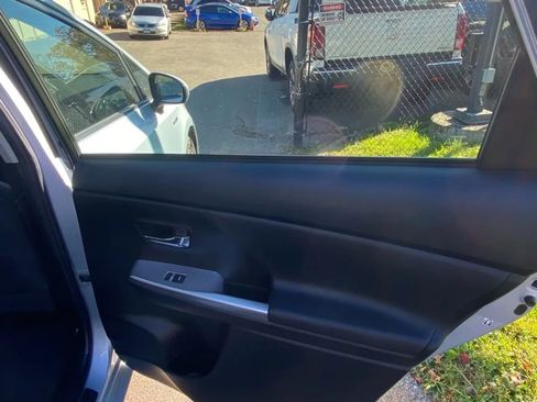 Used 2015 Toyota Prius V Five image 15