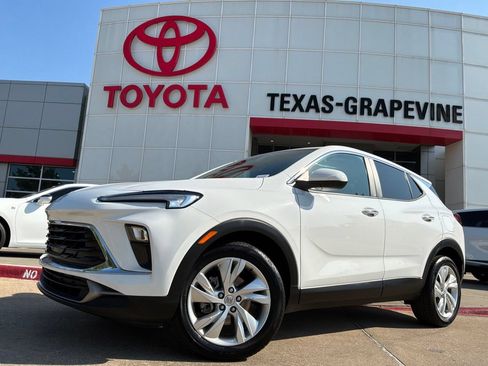 Used 2025 Buick Encore GX Preferred FWD image 2