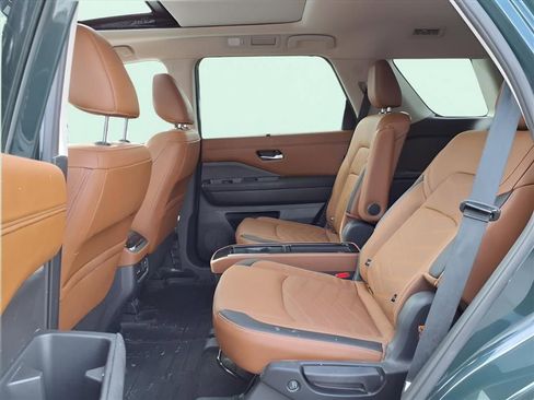 Used 2025 Nissan Pathfinder Platinum image 24