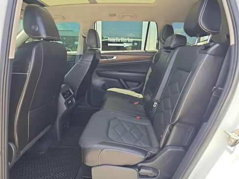 Used 2024 Volkswagen Atlas SE FWD image 15