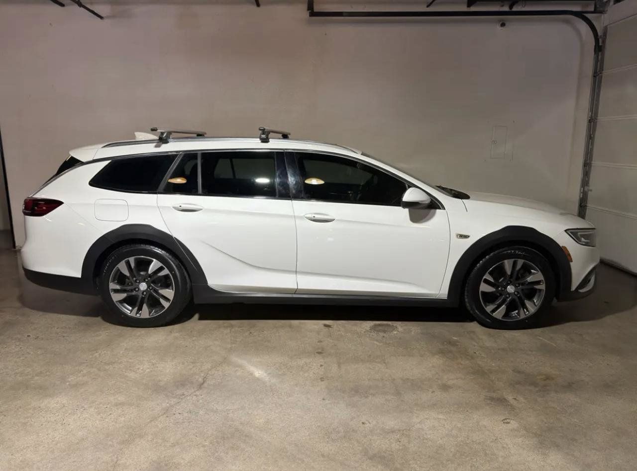 Used 2018 Buick Regal Essence w/ Driver Confidence Package #1 AWD/4WD image 4