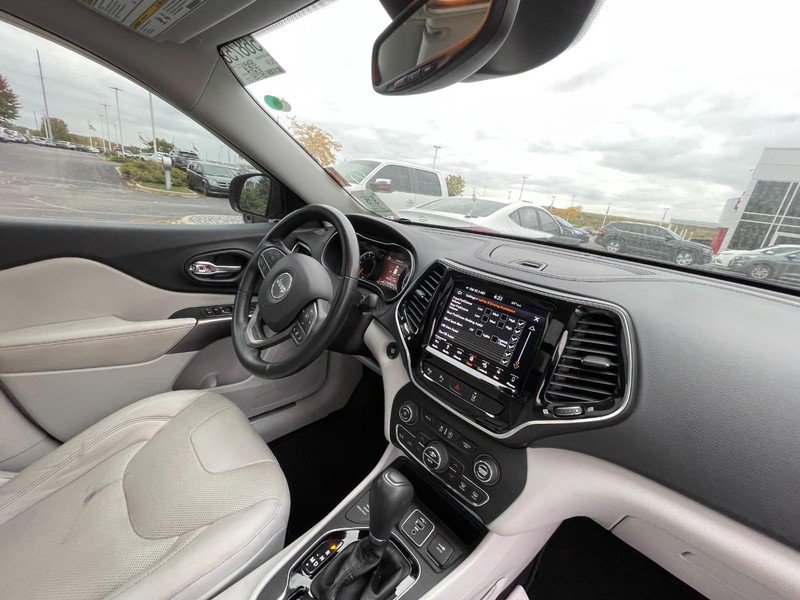 Used 2019 Jeep Cherokee Limited w/ Technology Group AWD/4WD image 6