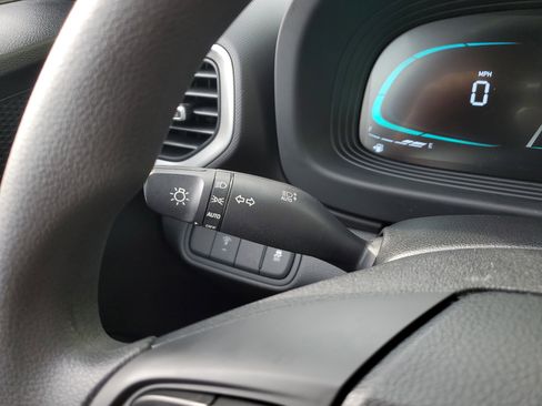 Used 2025 Hyundai Venue SE FWD image 23