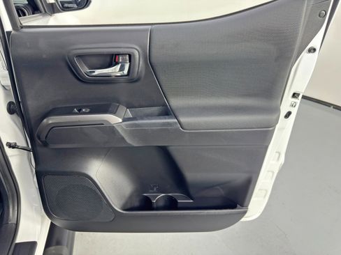 Used 2019 Toyota Tacoma TRD Sport image 38