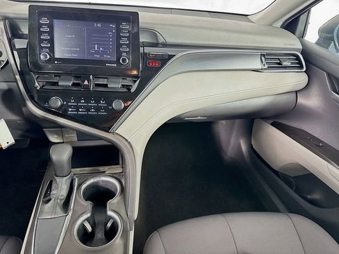 Used 2021 Toyota Camry LE image 29